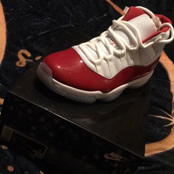 S🚫LD NIB MEN’S AIR JORDAN 11 CHERRY RED SIZE: 9 DROP DATE: 12/10/22 - Picture 2 of 15